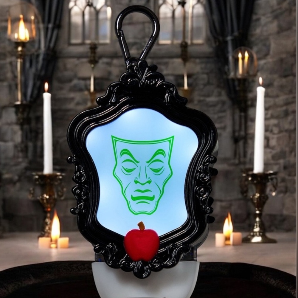 ✨Disney Villains Light-Up Magic Mirror PocketBac Holder- NWT 💀🍎
